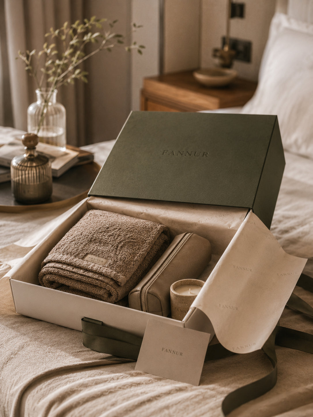 FANNUR giftbox met zachte essentials, geur en kaarslicht